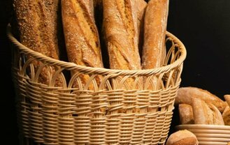 Tournée du boulanger de BAGNEAUX dans la rue Grande, la rue de l’Eglise jusqu’à la rue de Foljuif, et retour par la rue Grande